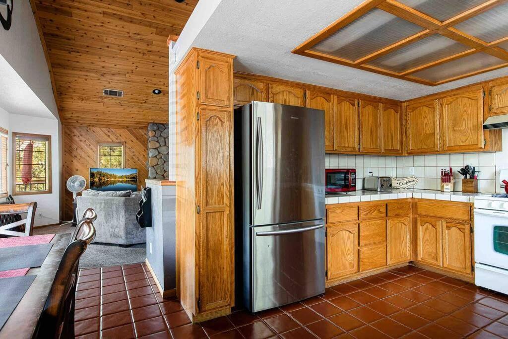 The 717 - Upper Moonridge - Very Close To Resorts! Holiday home Big Bear Lake